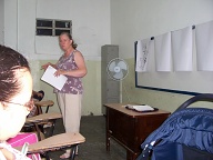 Vicki Matheny teaching a ladies' class in the Northeast Christian Lecturship, Recife, Jan. 2007./ Vicki Matheny ensinando aula para mulheres no Congresso Cristao do Nordeste, Recife, janeiro de 2007.