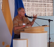 Enio "Mel" Latorre preaching in the Northeast Christian Lectureship./ Enio Latorre pregando no Congresso Cristao do Nordeste.