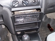 My car's panel was jarred loose, as well as a knob popped off./ Painel do meu carro se soltou, bem como botão.